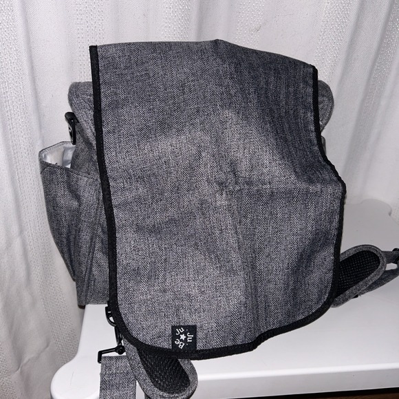 JuJuBe‎ Limited Edition Classical Convertible Diaper Bag - Graphite - Picture 7 of 7